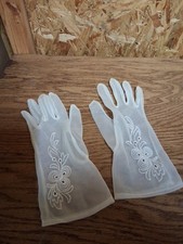 Vintage ladies cream, wedding gloves small.Embroidered