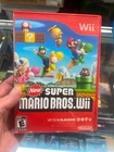 New Super Mario Bros. Nintendo WII no manual Tested Original