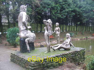 Foto 6x4 Pfannen Menschen #2 Middle Taphouse Eine andere Ansicht der Pan Skulptur c2006