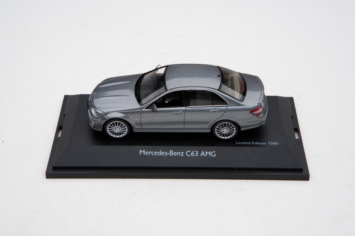 Mercedes-Benz C63 AMG 限定モデル 1:43 Amazon.com: Solido 1:43 MERCEDES C63 AMG BLACK SERIES GREY