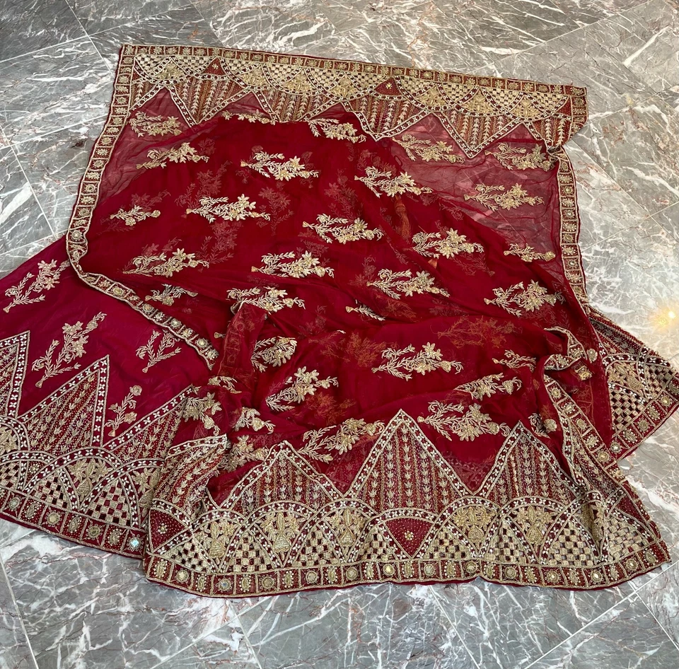 Lehenga bordada de seda pura para fiesta de boda con Dupatta a juego Foto 3 de 4