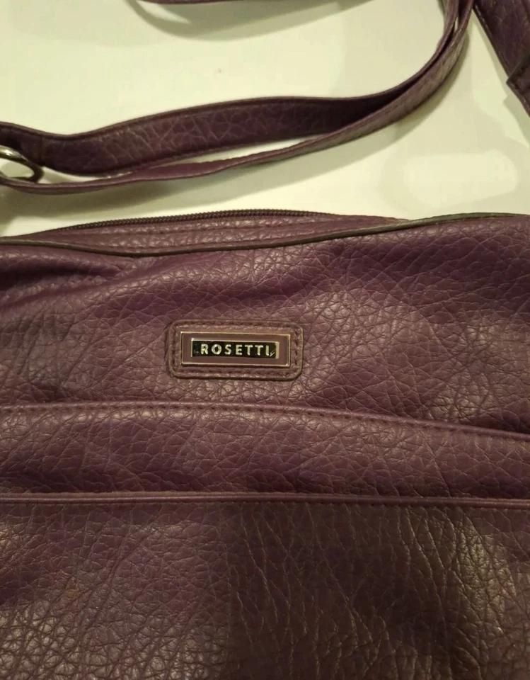 Bolsa de mão Rosetti com alça de couro sintético roxo ameixa 12"X 9" RN 73277 prata - Imagem 4 de 4