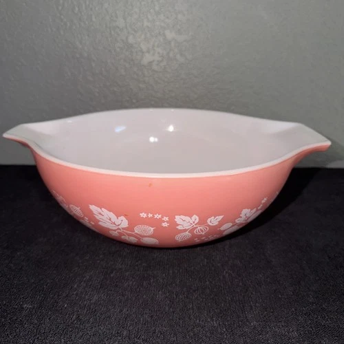 Vintage Pyrex Pink Gooseberry Cinderella Mixing Bowl #444 4 Qt White On Pink