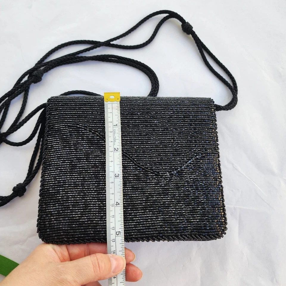 Bolso sin asas de hombro con cuentas Diane Von Furstenberg negro satinado vintage Foto 2 de 4