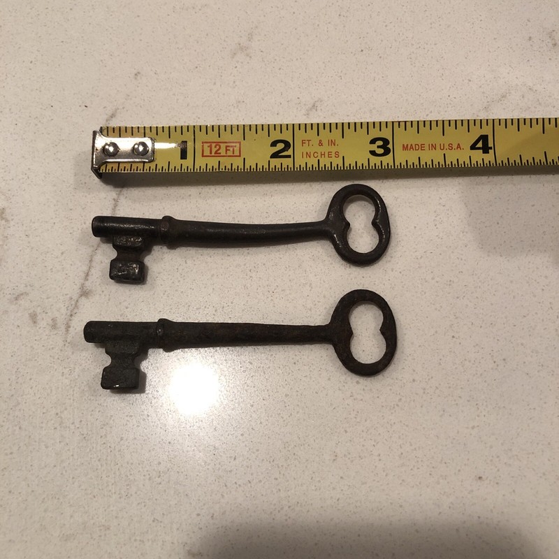 Two Metal Antique / VTG Skeleton Keys