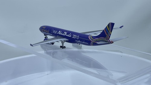 Sky500 1:500 Etihad Airways Airbus A330-300 modelo de avión 0822EA - Imagen 10 de 16