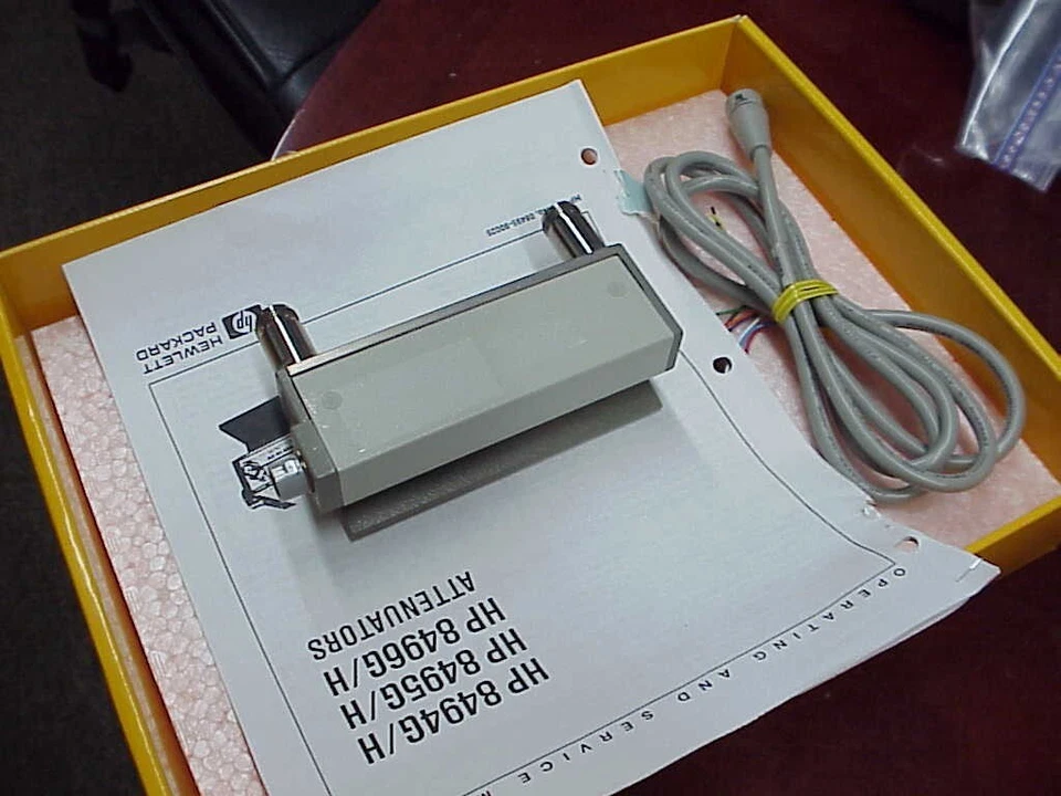 Atenuador programable HP 8496H DC-18GHz 110dB 10dBstep/opción 001 Foto 2 de 3