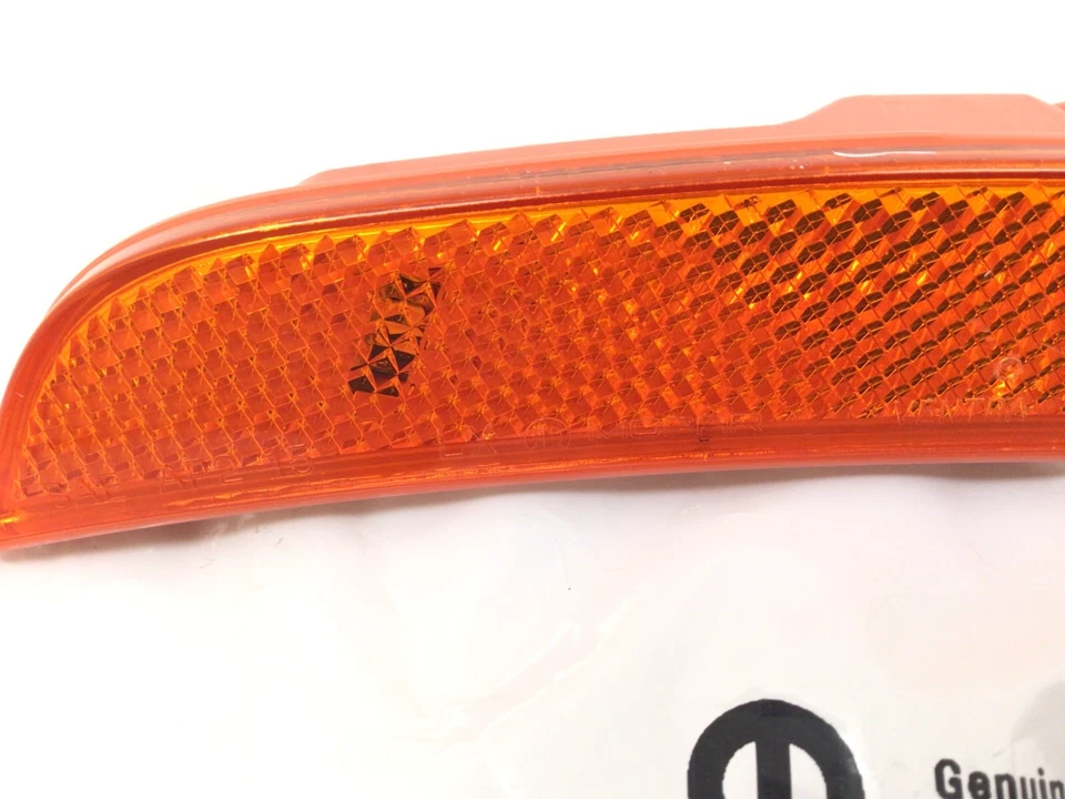 Chrysler 300 2015-2022 delantero derecho pasajero marcador lateral luz señal de giro nuevo OEM Foto 3 de 4