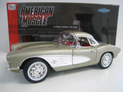 Chevy Corvette 1961 Maßstab 1:18 Limitiert auf 1.002 Stück Auto World OVP NEU