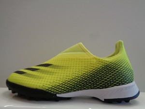 junior football boots laceless