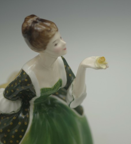 ROYAL DOULTON ENGLAND BONE CHINA FLEUR HN 2368 FIGURINE VINTAGE - Picture 8 of 12