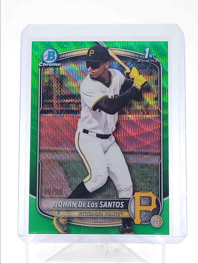 JOHAN DE LOS SANTOS 2025 BOWMAN CHROME 1ST GREEN WAVE REFRACTOR 99/99 Q5547