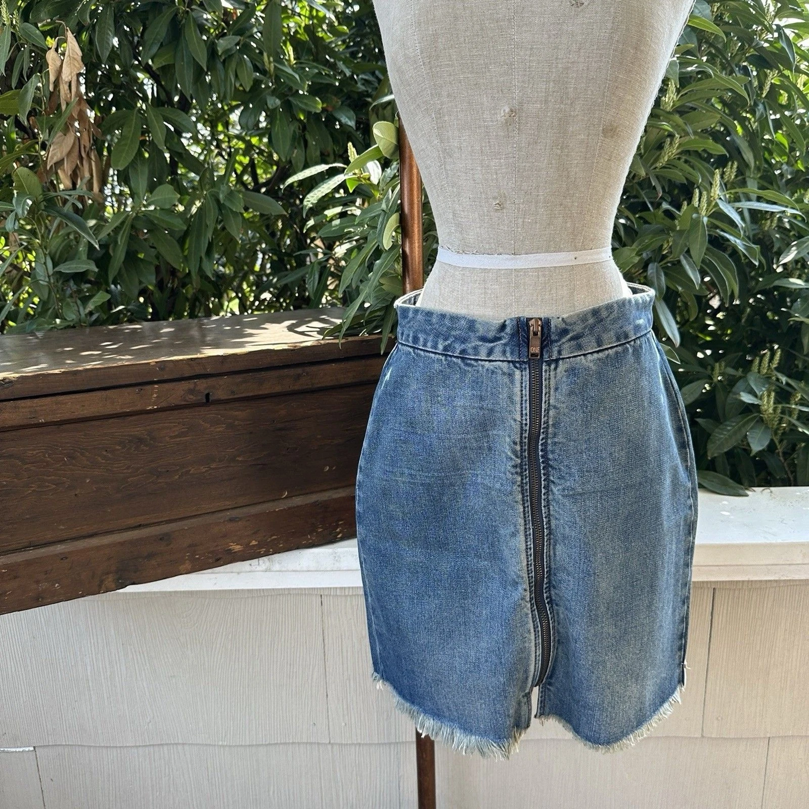 One Teaspoon Denim Mini Skirt Raw Hem Distressed Y2K Festival Grunge Medium