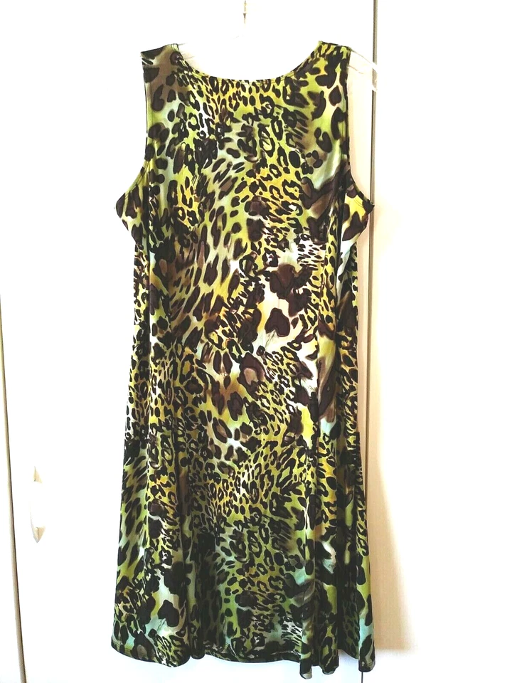 VESTIDO MUJER SUSAN GRAVER VERDE CON ESTAMPADO ANIMAL SIN MANGAS TEJIDO LÍQUIDO TALLA M Foto 3 de 4