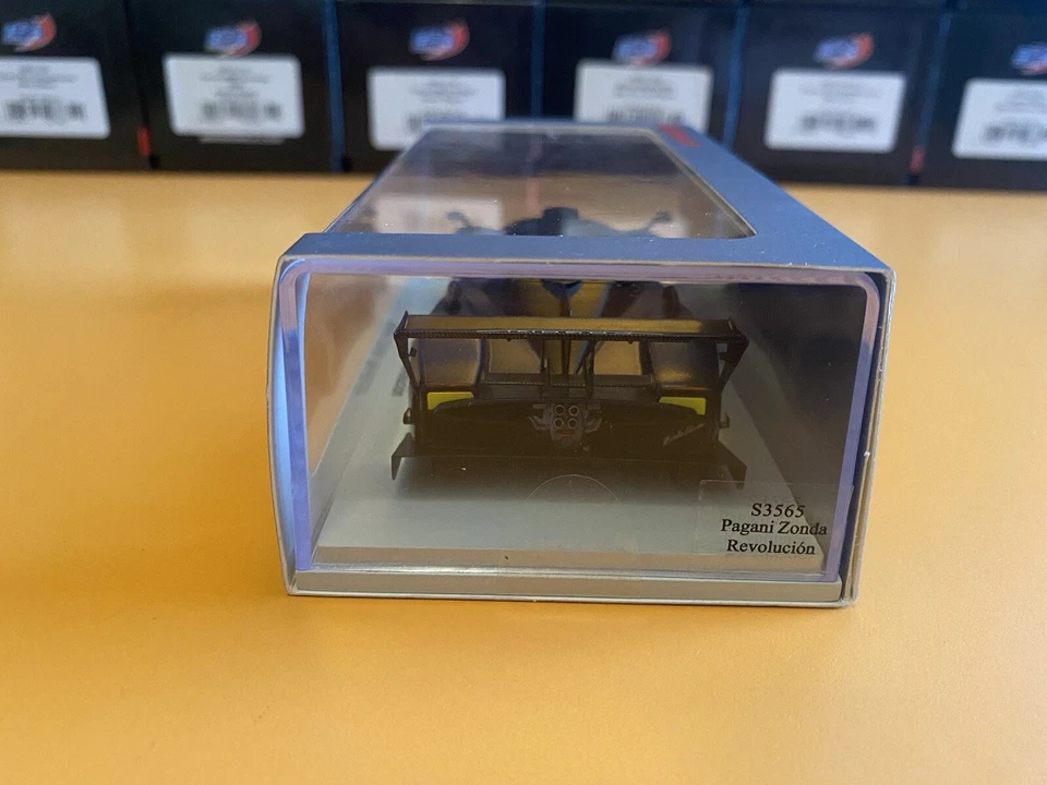 Pagani Zonda Revolucion Carbon Fiber Blue 1/43 Spark - Immagine 3 di 3