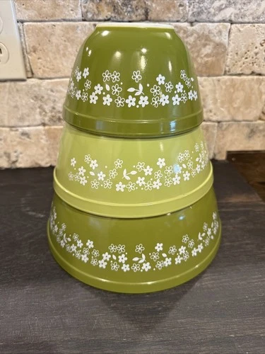 Vintage Pyrex Crazy Daisy Spring Blossom 3 Nesting Mixing Bowls Green & White