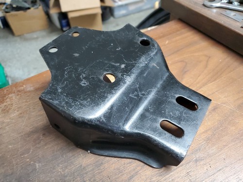 1968-1979 Corvette 3913882 NOS Rear Transmission Mount Cross Member Bracket NEW - Picture 3 of 4