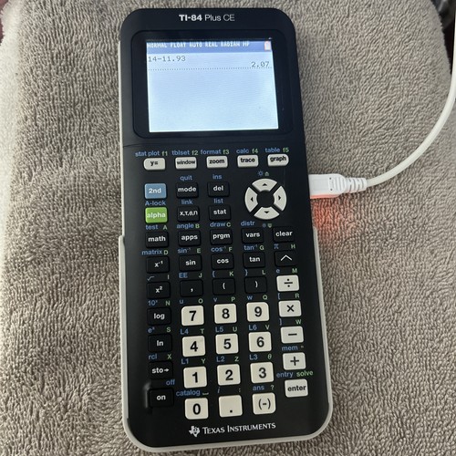 Texas Instruments TI-84 Plus CE graphischer Taschenrechner schwarz/weiß mit Ladegerät