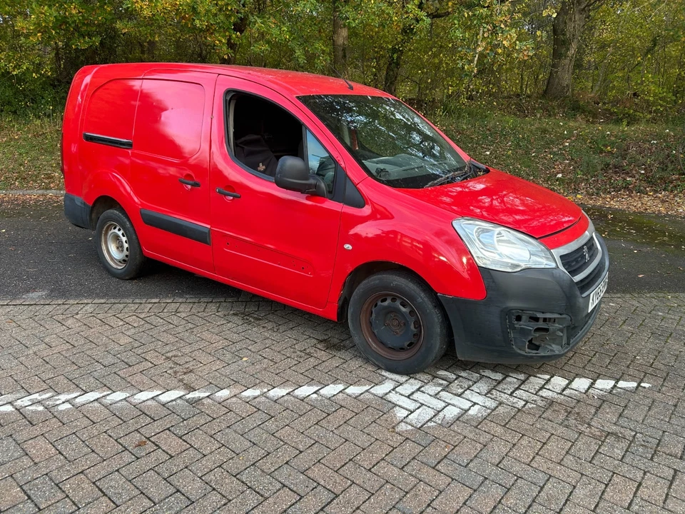 Peugeot Partner 1.6 HDi 750 SE L2 Panel Van – 2015 (65) – Ex Royal Mail – Starts - Image 2 of 4