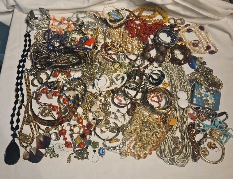 Vintage Costume Jewelry Collection Lot-Necklaces, Bracelets, Earrings Brooch~6lb