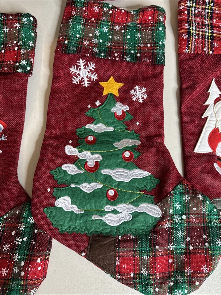 Medias de Navidad Papá Noel, muñeco de nieve, pingüino, árbol a cuadros espacioso lote de 4 Foto 4 de 4