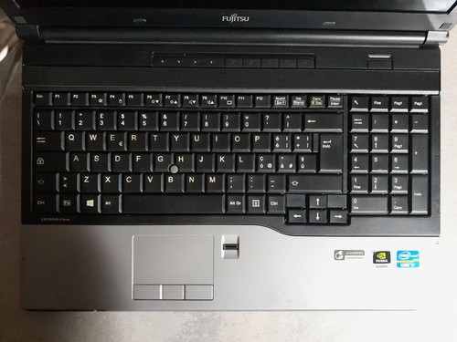 Fujitsu Celsius H720 - Core i7-3630QM, 8 GB DDR3 RAM, 512 GB SSD - Foto 3 di 11