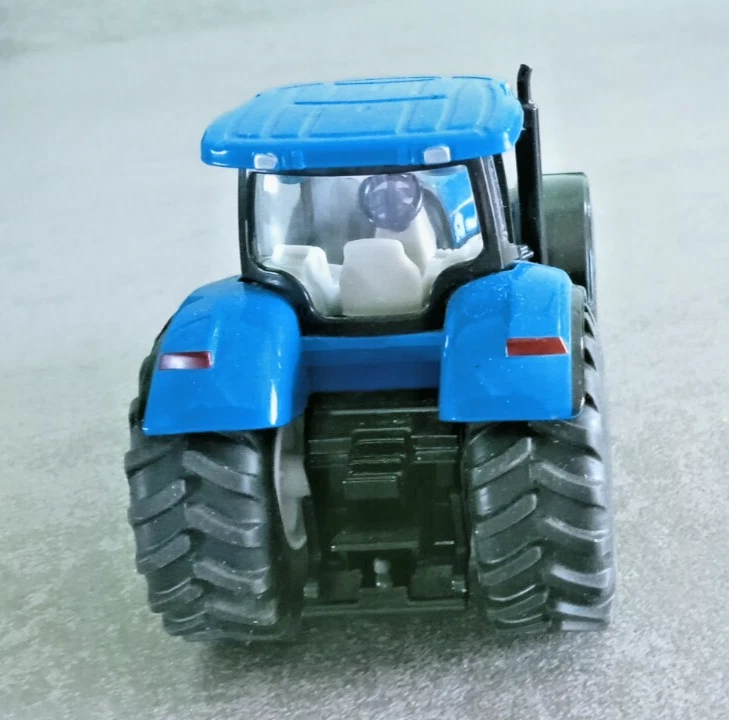 Siku 1:50- Trattore New Holland 7070 - Immagine 3 di 4