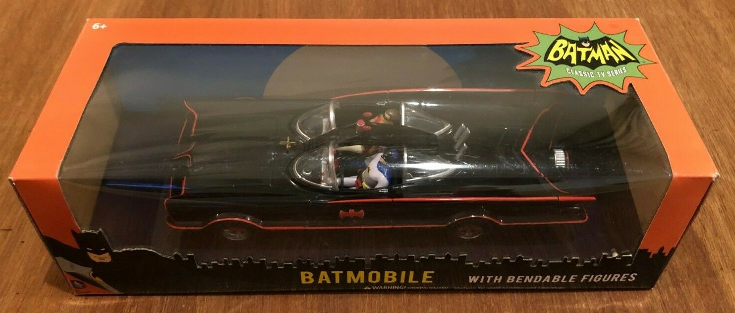 batmobile with bendable figures