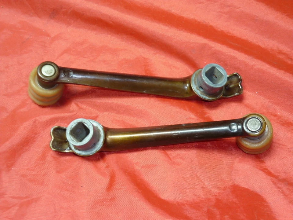 Nuevo de Lote Antiguo 1938 Ford Coche Marrón Ventana Manivela Perilla 38 Ford Deluxe Modelo 81 A Original Foto 3 de 4