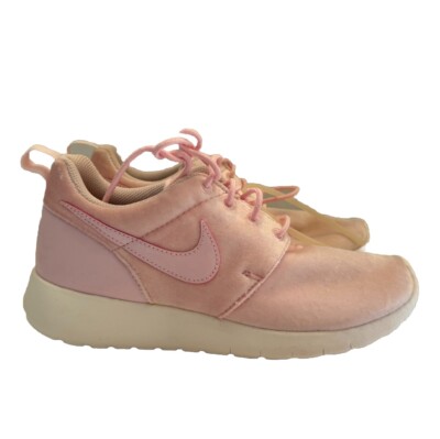baby pink nike roshe