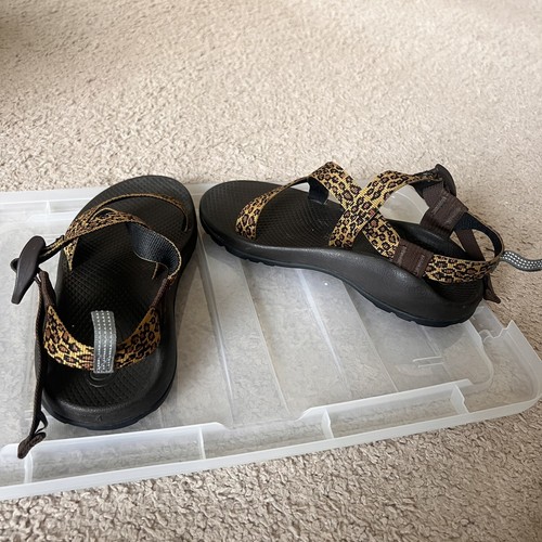 Chaco Size 4 Z Strap Cheetah Leopard Print Sandals Size 4 - Picture 4 of 7