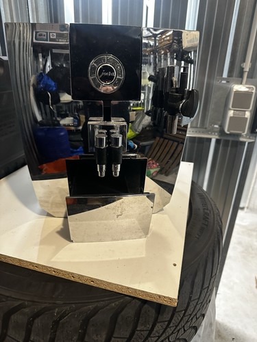 Jura Impressa J9 One Touch TFT Kaffeevollautomat/Brillant Silber top Zustand !!!