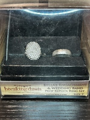 Twilight Breaking Dawn Bella s Engagement Ring & Wedding Band Set. Original New