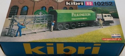 Kibri 10252 HO Pilkington DAF Truck Building Kit