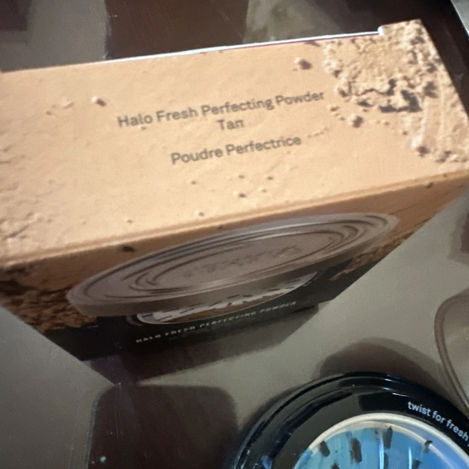 SmashBox Halo Fresh Perfecting Powder - Tan Women 0.35 oz - Image 2 of 4