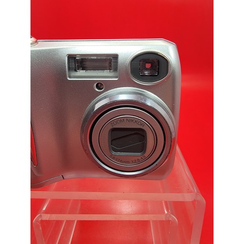 Nikon Coolpix E4100 4.0 MP CCD Digital Camera Silver Digicam Tested Working - Picture 2 of 9