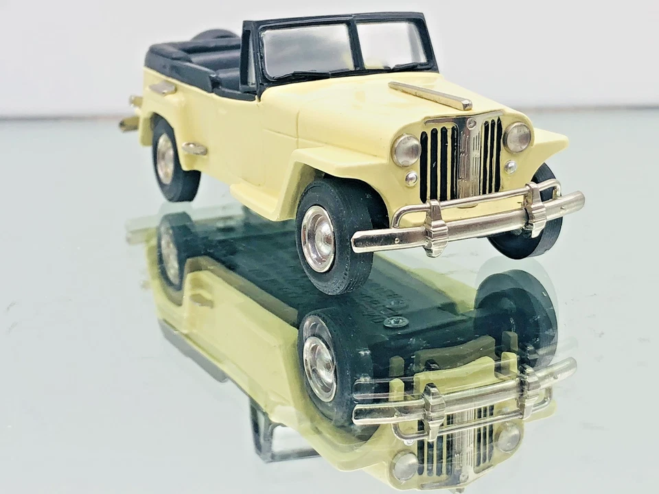US MODEL MINT 1949 WILLYS OVERLAND JEEPSTER RDSTR. US-5 NIB 1:43 + BONUS - Image 4 of 4
