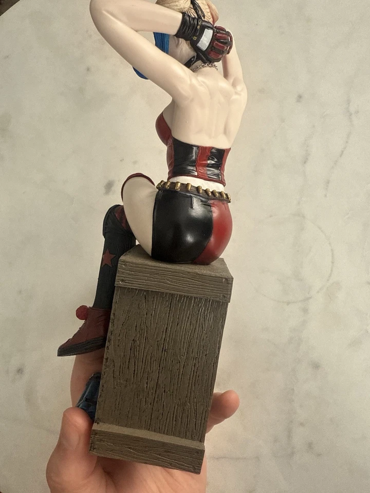 Estátua de PVC Diamond Select Toys DC Gallery esquadrão suicida quadrinhos Harley Quinn - Imagem 3 de 4