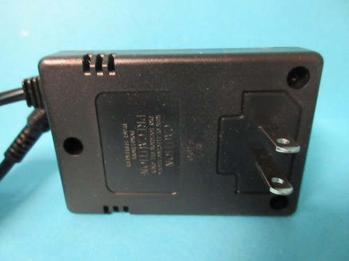 New lot of 2 Motorola Two-Way Radio Chargers NTN8076A w/Power Adapter 2580600E01 - Picture 11 of 13