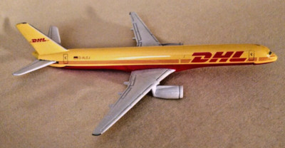 DHL B-757 CARGO PLANE 200 HT D-ALEJ RED YELLOW LOOSE AS IS PARTS RESTORATION.