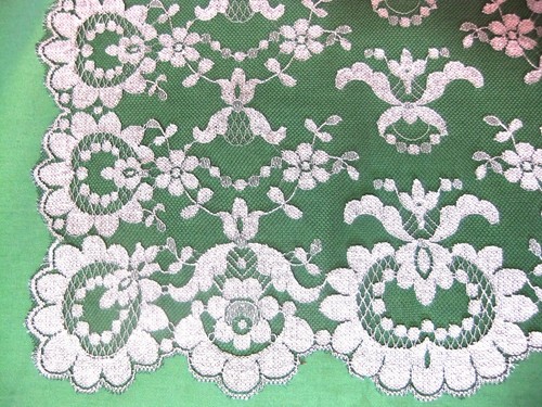 White Rectangular Lace Shawl On Black Tulle 116 X 58 - Picture 3 of 6