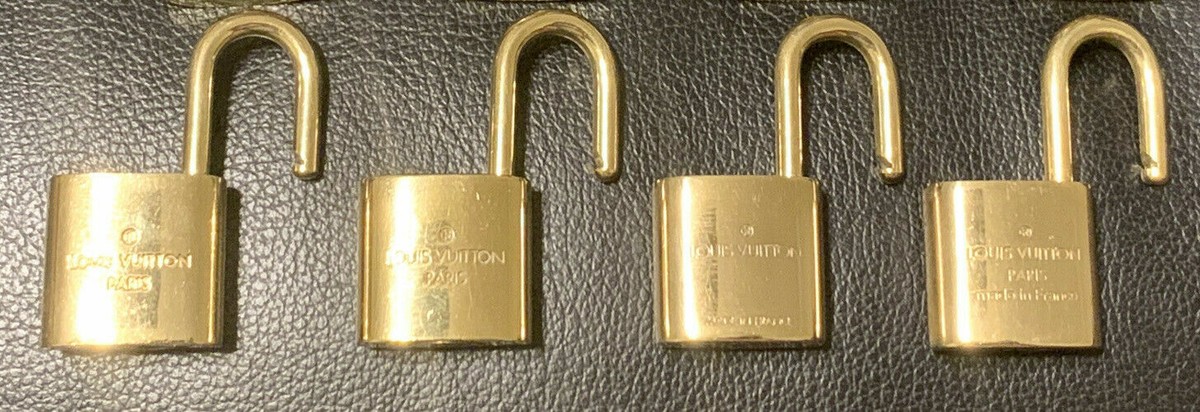 Louis Vuitton 本物 パドロック20個 複数 Authentic LOUIS VUITTON Brass Padlock with Matching Key (LV