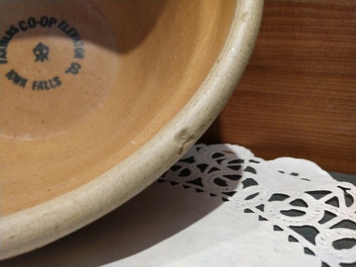 7" WESTERN STONEWARE FARMER'S COOP ELEVATOR IOWA FALLS, IA. RIBBED BEEHIVE BOWL - Picture 5 of 12
