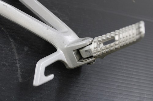 2007 SUZUKI GSXR600 RIGHT REAR PASSENGER PEG - Picture 2 of 8
