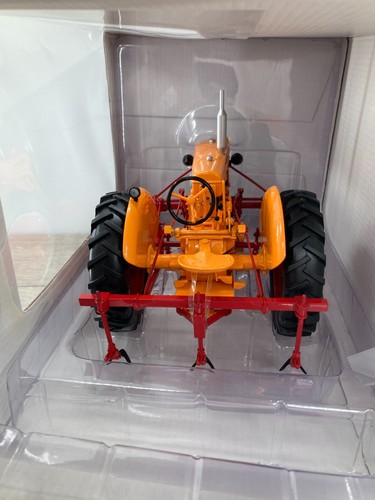 SpecCast Minneapolis Moline U Gas 2 Row Cultivator Tractor 1/16 Scale Replica - Picture 4 of 11