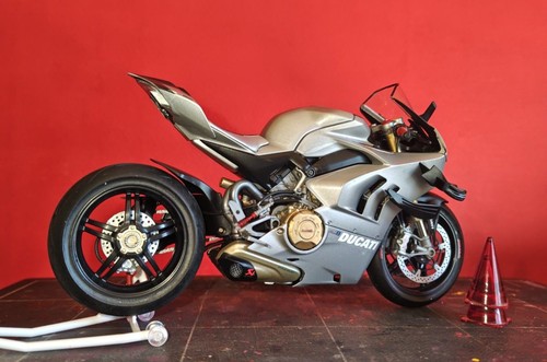 TAMIYA Ducati Superleggera V4 Ver.Custom Finished Painted Motorcycle Model Japan - Picture 8 of 13