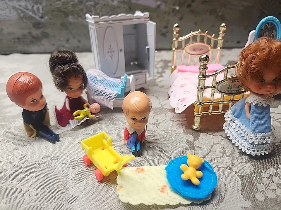 Lote 1980 Mattel The Littles Metal Die-Cast Casa de Muñecas Muebles y Muñecas Foto 2 de 4