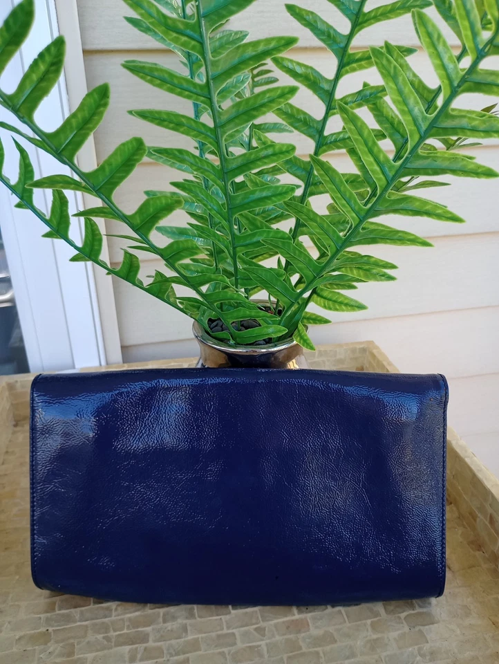 Clutch Gucci azul marinho patenteado - Imagem 2 de 4