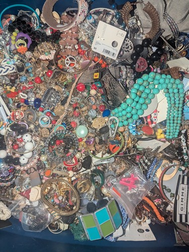 Jewelry Craft & Repair Lot - 10+ Lbs Unsearched Junk Drawer Treasure! - Picture 4 of 9