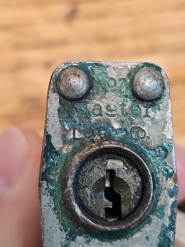 2 vintage Master locks no 7, F 35 with keys - Picture 8 of 9